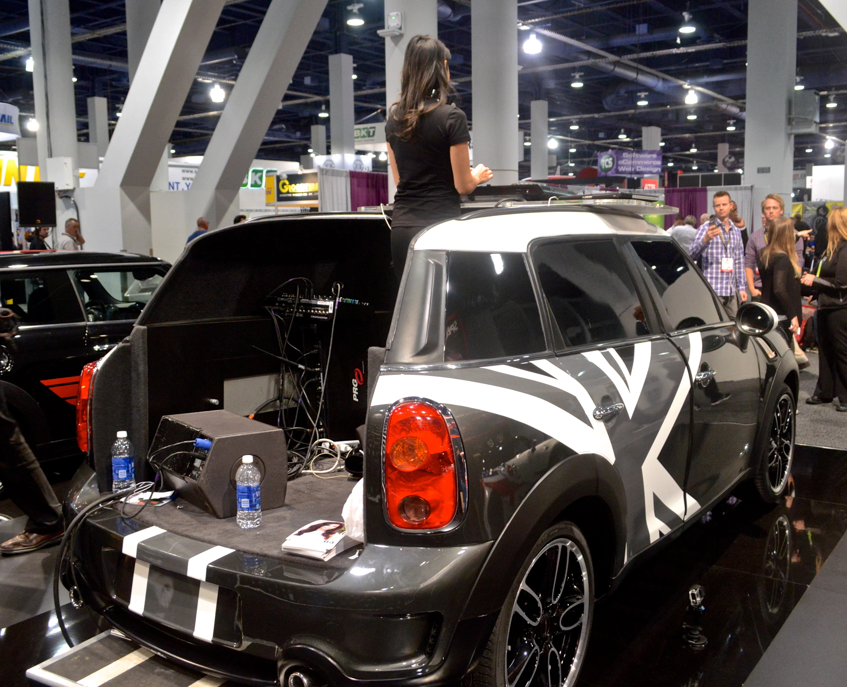 MINI mobile DJ booth (Photo: C.C. Weiss/Gizmag)