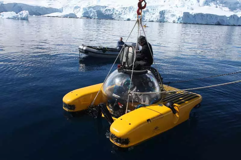 The Triton 1000/2 explores the waters of Antarctica .. quite an adventure