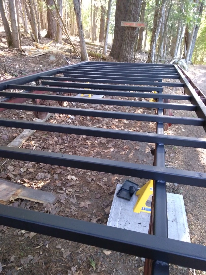 The tiny house is built on a 20-foot (6.1 m) flatbed trailer, measuring 8.5 feet (2.6 m) wide on the outside and 7 feet (2.15 m) wide on the inside.