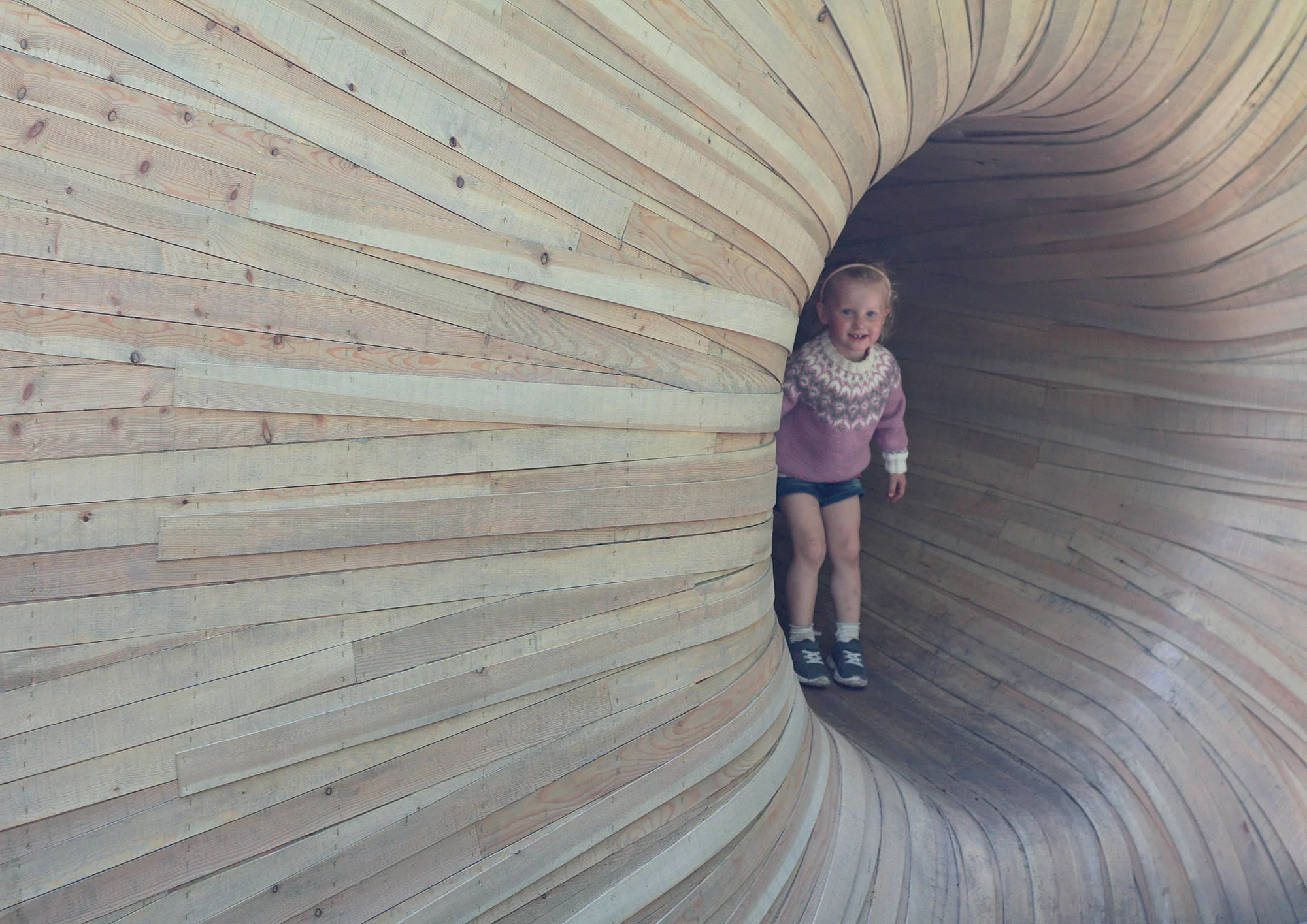 Access to the shelter is gained by a "tuba tunnel" that then leads to an inner door (Photo: Marina Magreøy)