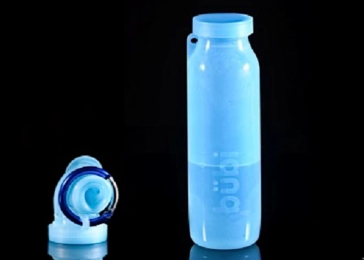 The blue Bübi Bottle can be scrunched for storage and unscrunched when in use