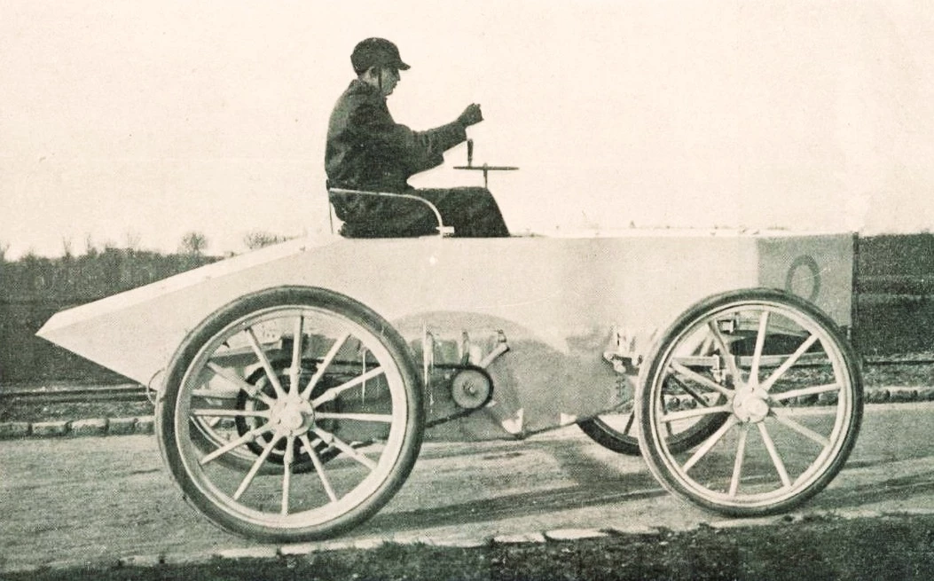 On 4 March 1899, six weeks after Jenatzy's record, the Electric Count rolled out a new car dubbed the "Jeantaud Duc Profilée," which included the first notion of aerodynamic streamlining in an automobile, and took the record back with a run of 92.7 km/h (57.6 mph).