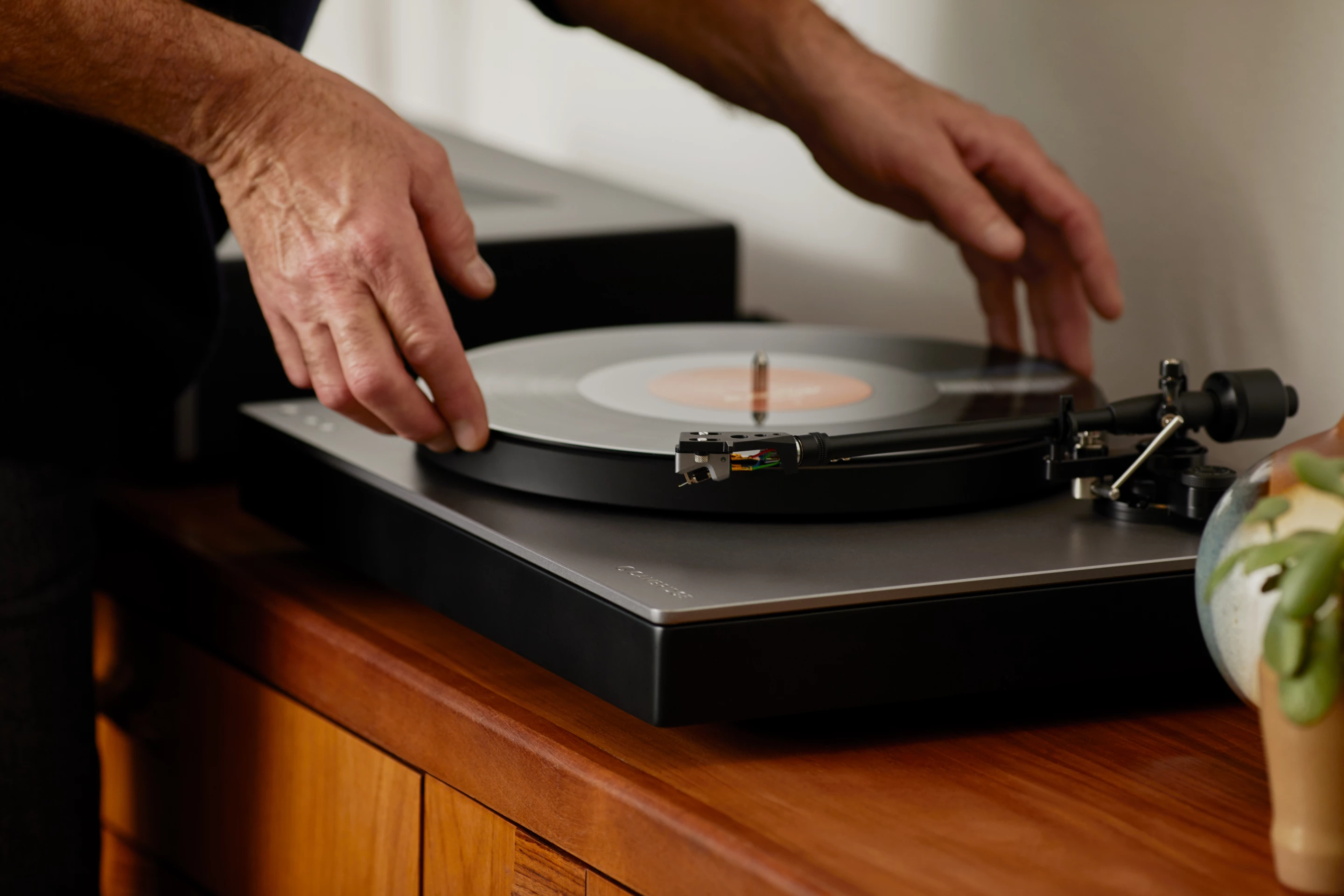 The Alva TT V2 adds a new tonearm, switchable phono stage and switchable Bluetooth