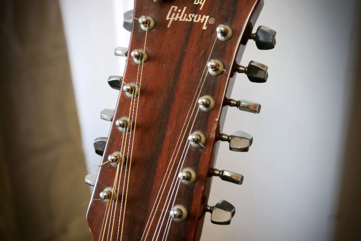 We tried tuning an electric guitar, steel string acoustic, nylon string acoustic, a bass, a 12 string acoustic and a mandolin – the PolyTune handled them all without a problem