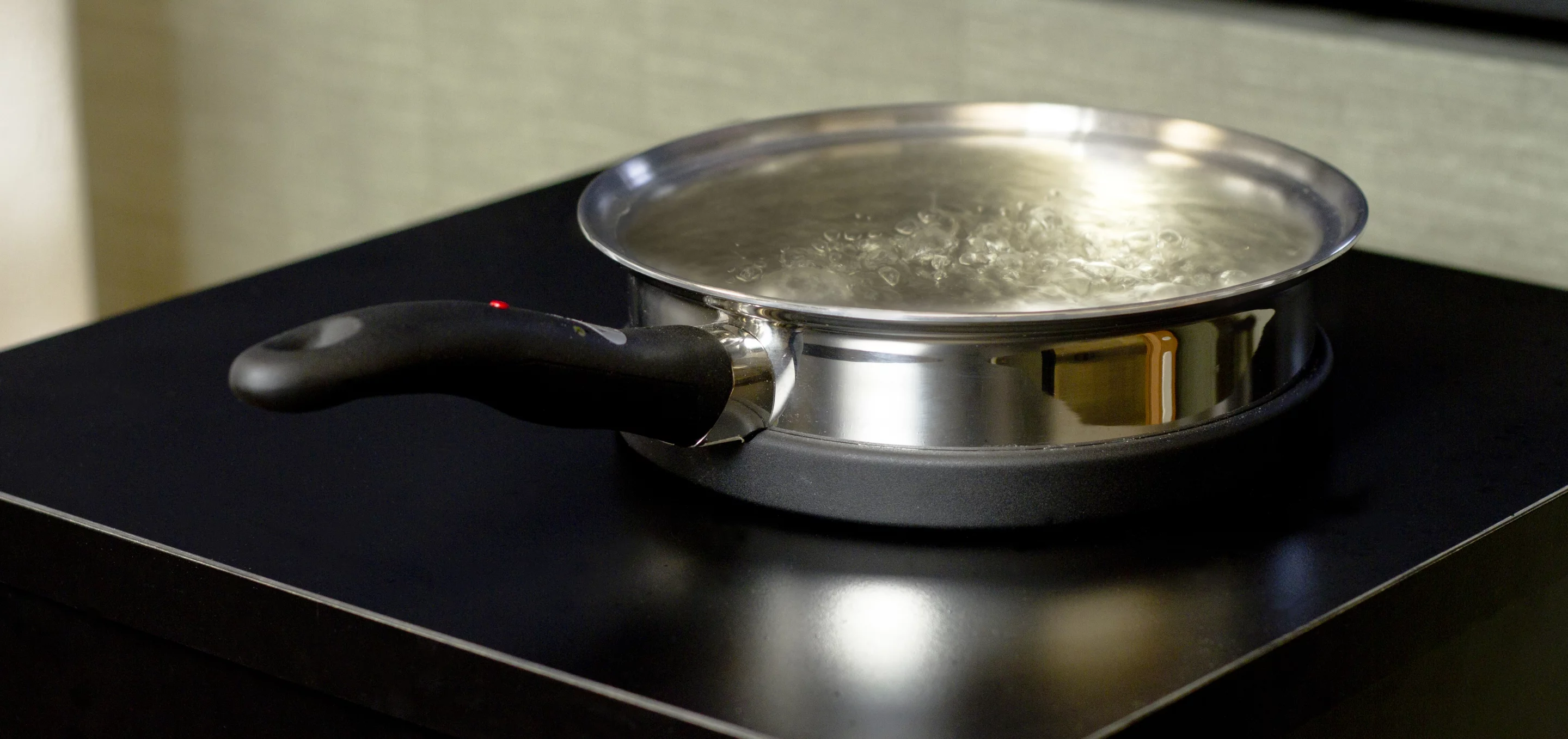 Wireless kitchen appliances that use direct power are being demonstrated at CES 2013
