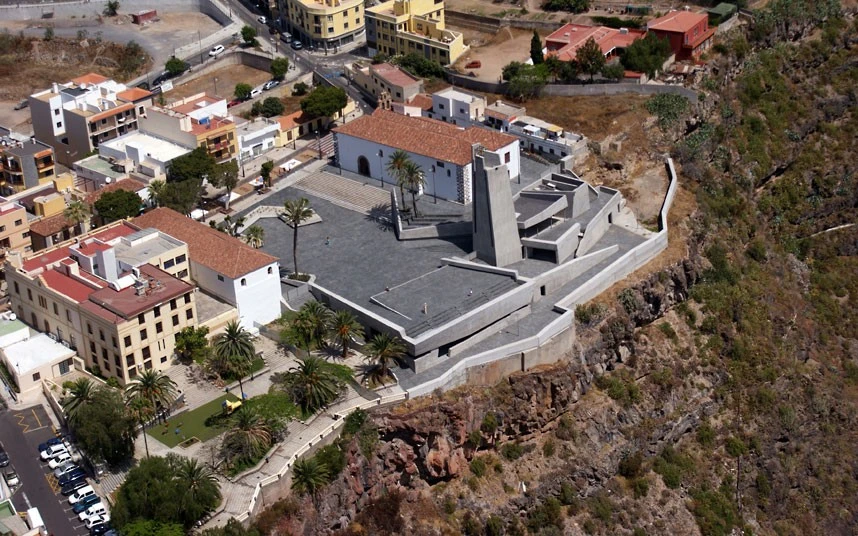 New and Old: Plaza Espana in Adeje, Tenerife, Spain - designed by Menis Arquitectos SLP