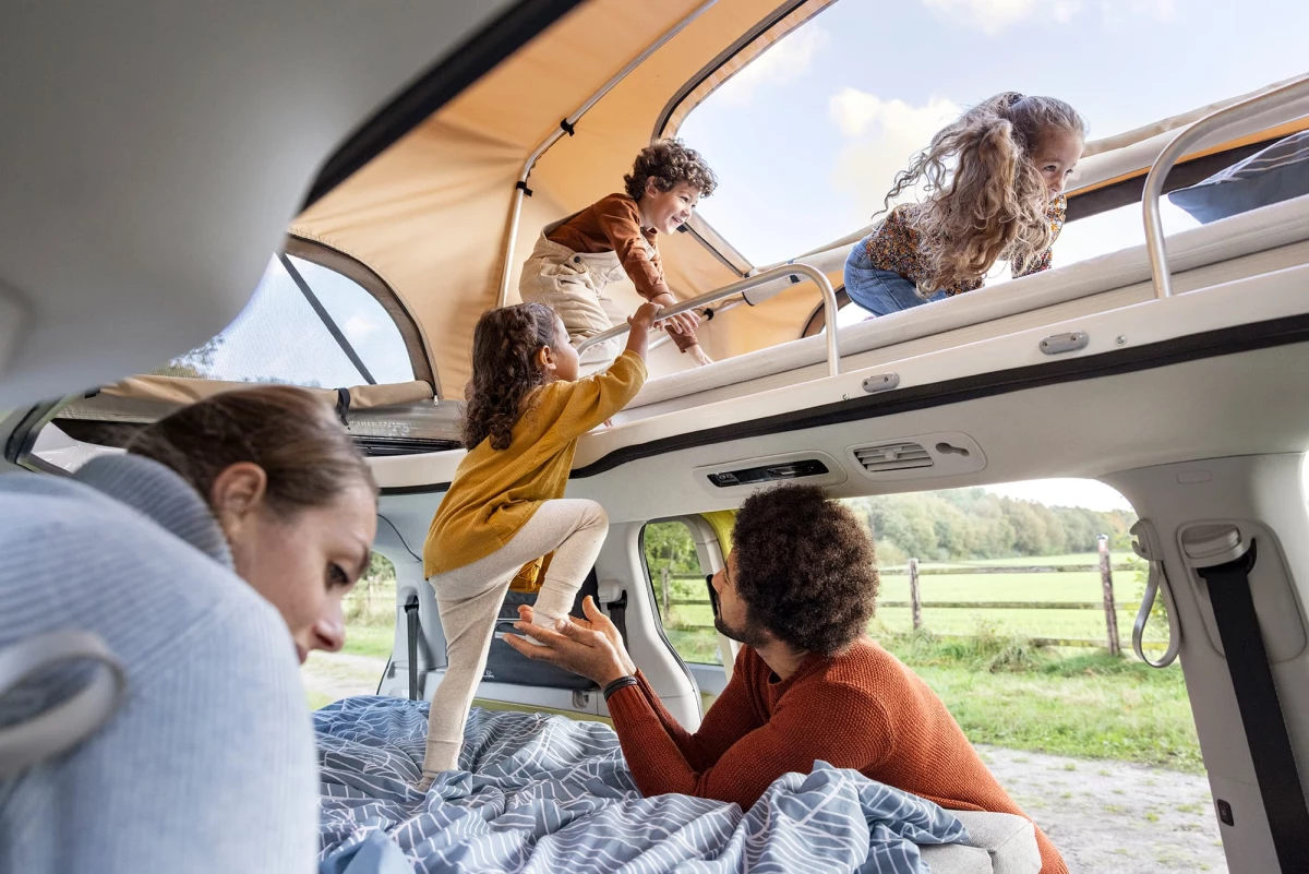 Tonke shows expandable VW ID. Buzz camper van roof in action