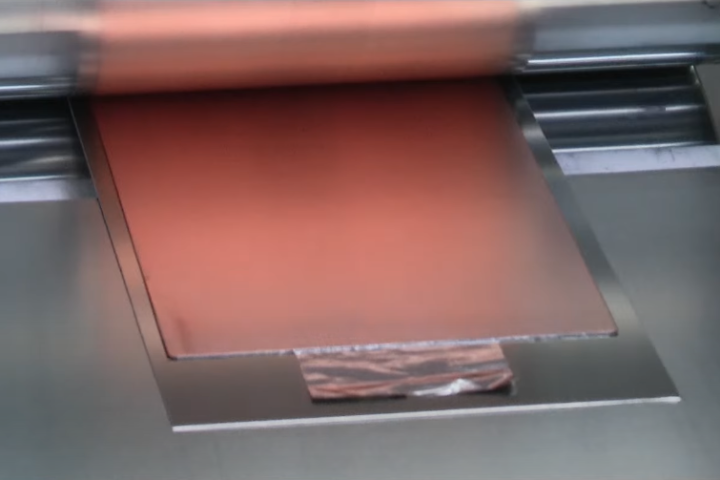 Honda roll-presses the positive and negative electrodes to bond them together into a single unit battery