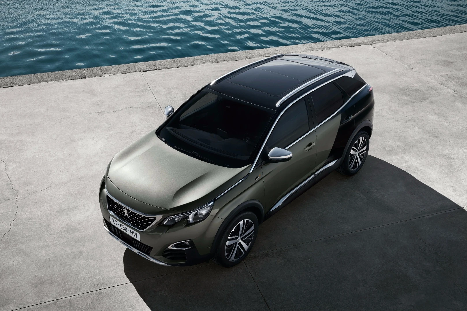 The 3008 GT has a gloss roof and chrome mirrors