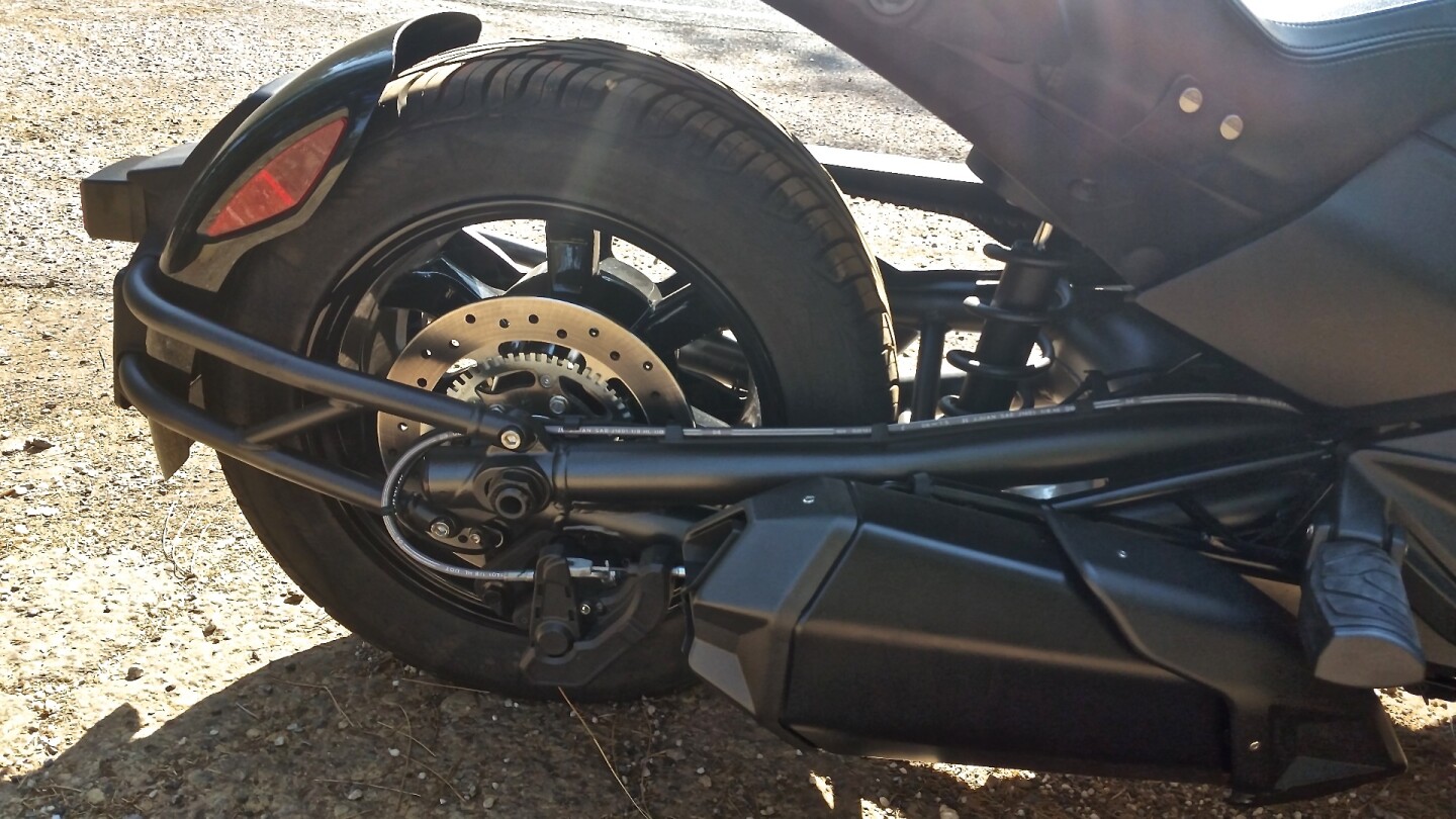 The back end of the F3-S features a single air shock and a single piston Brembo brake