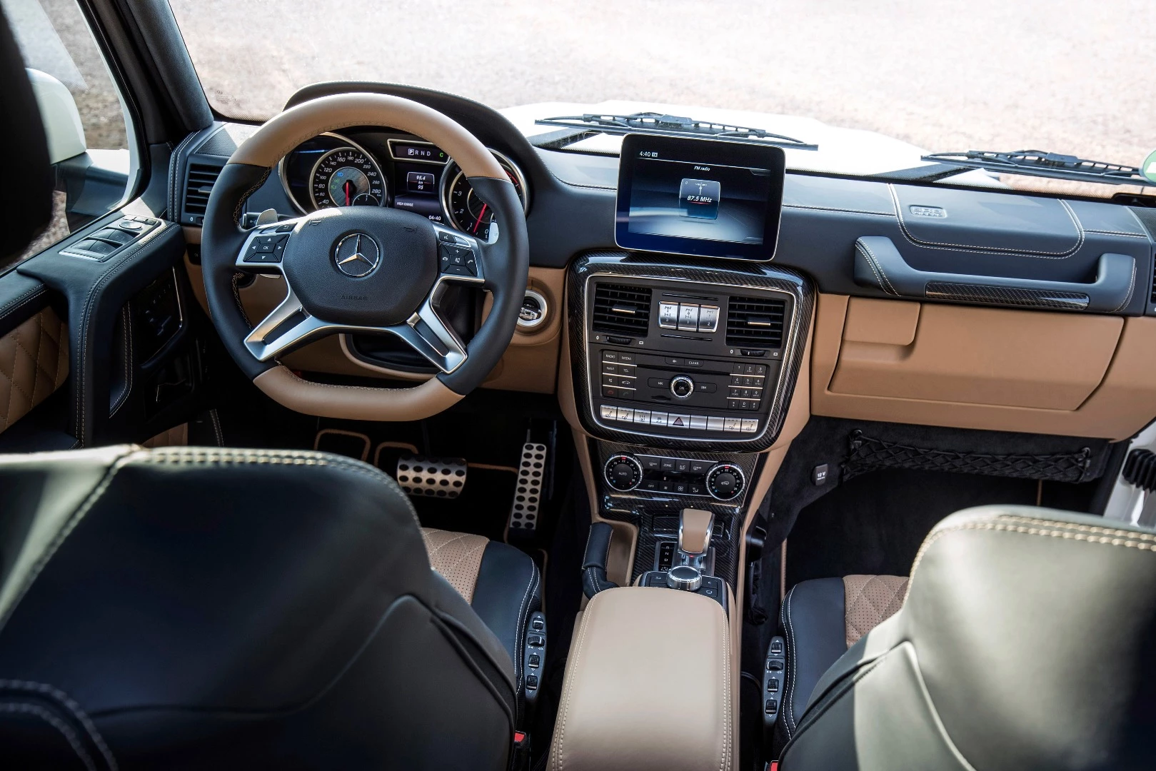 The chauffeur's driving station of the Maybach G650 Landaulet
