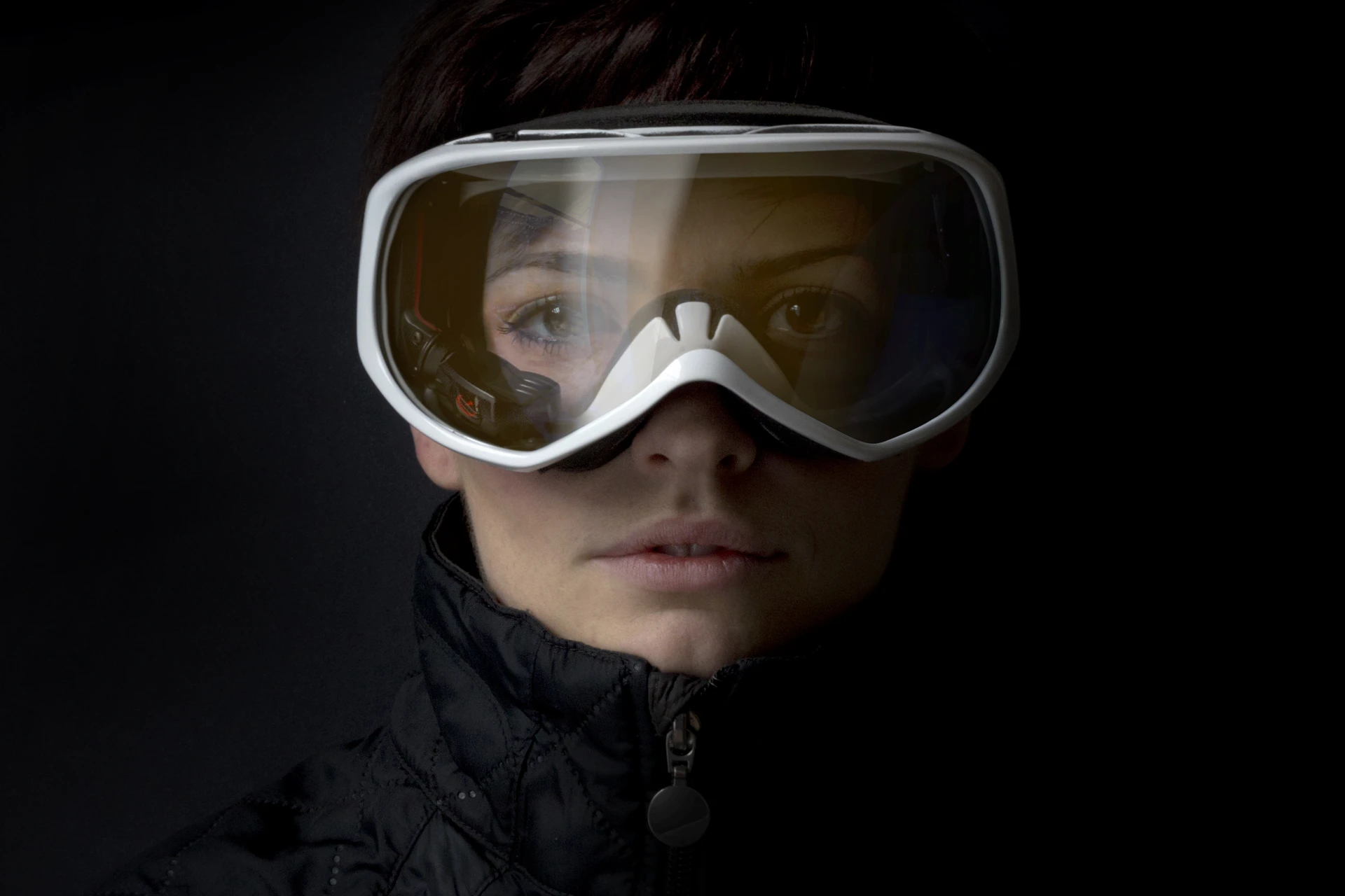 Snow2 displays speed, navigation and even texts and voice calls in the skier's and snowboarder's line of vision