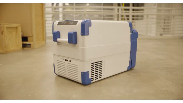 Fitted with handles, the Solar Cooler measures 16 x 14 x 17 in (41 x 36 x 43 cm)