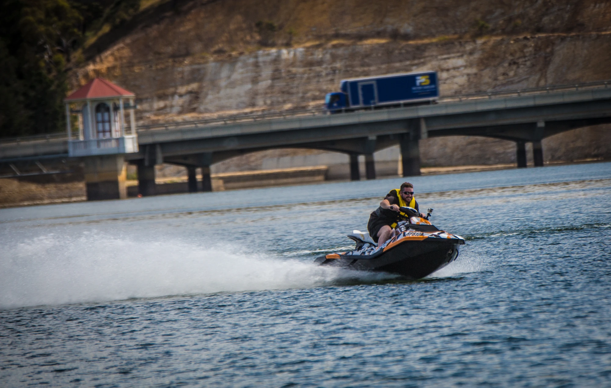 Gizmag's Loz Blain comes to grips with the Sea-Doo Spark (Photo: Noel McKeegan/Gizmag.com)