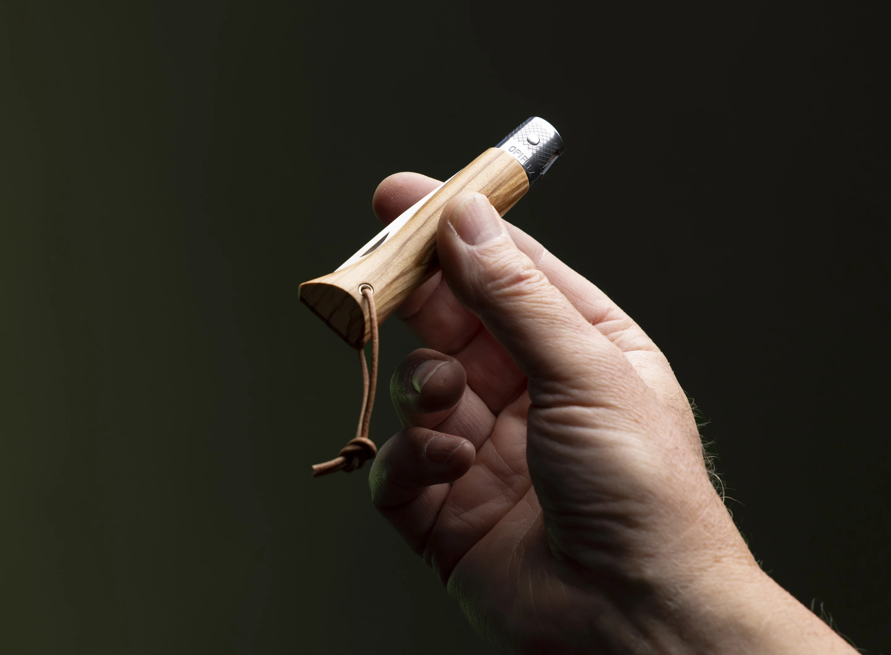 The Opinel Néo6 measures just under 4 inches when closed