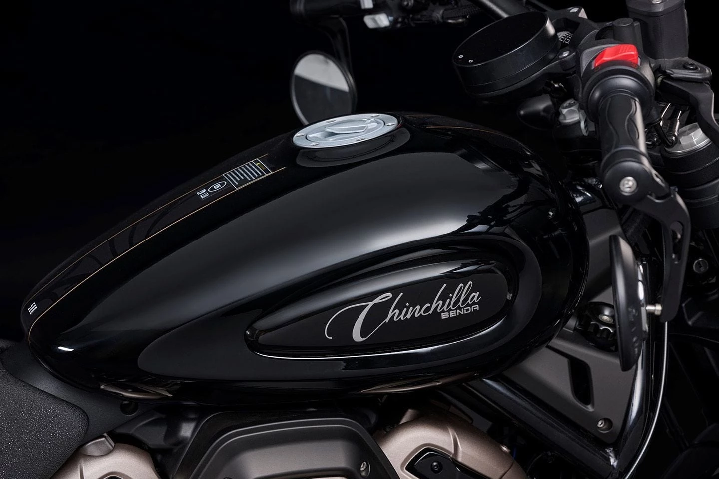 The Chinchilla 500 weighs 474 lb (215 kg)