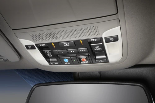 The controls inside the 2014 Acura RLX