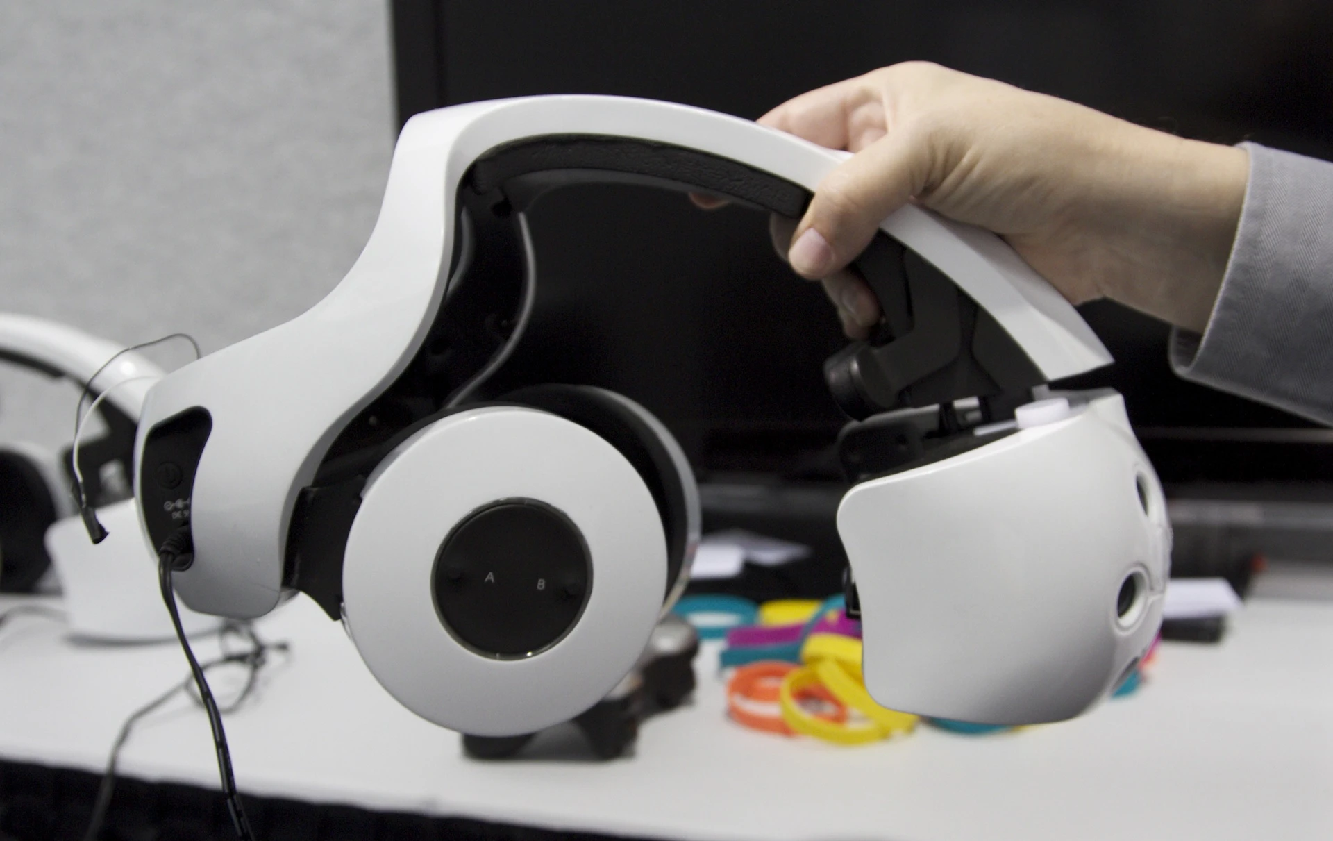 Sensics' 360-degree 3D gaming and entertainment video helmet (Photo: Gizmag)