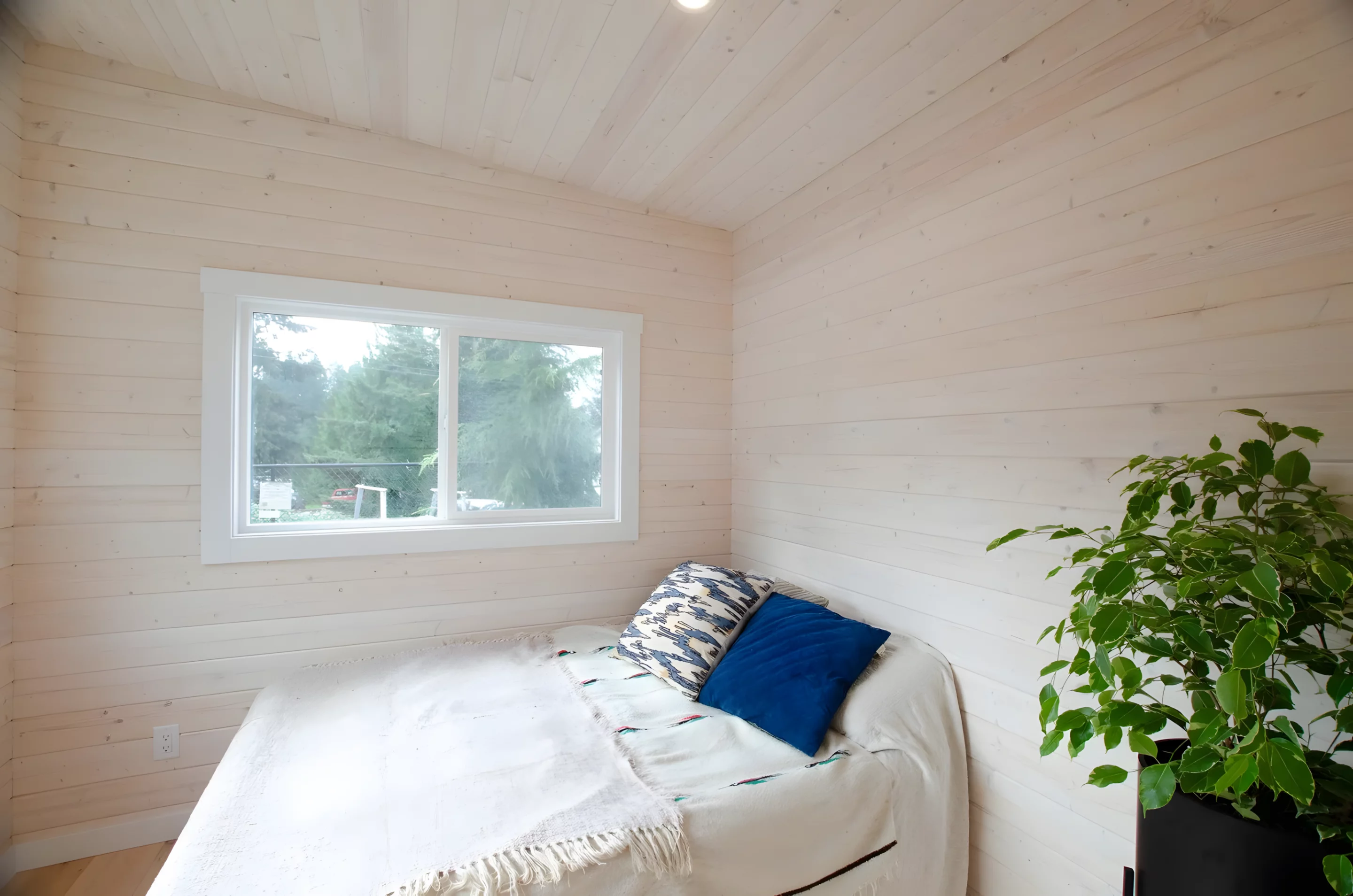 The Barred Owl's bedroom has ample headroom to stand upright thanks to the home's single-floor layout