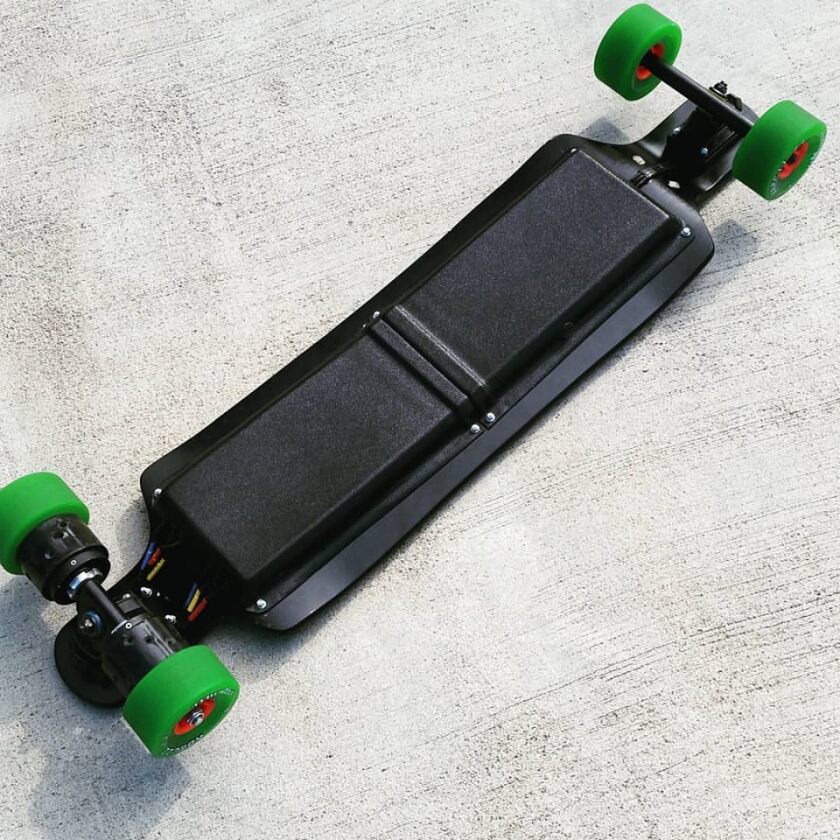 Carvon's EVO board features a 2,000-watt dual-motor set-up