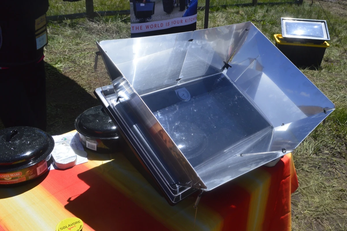 The optional reflector helps to improve performance