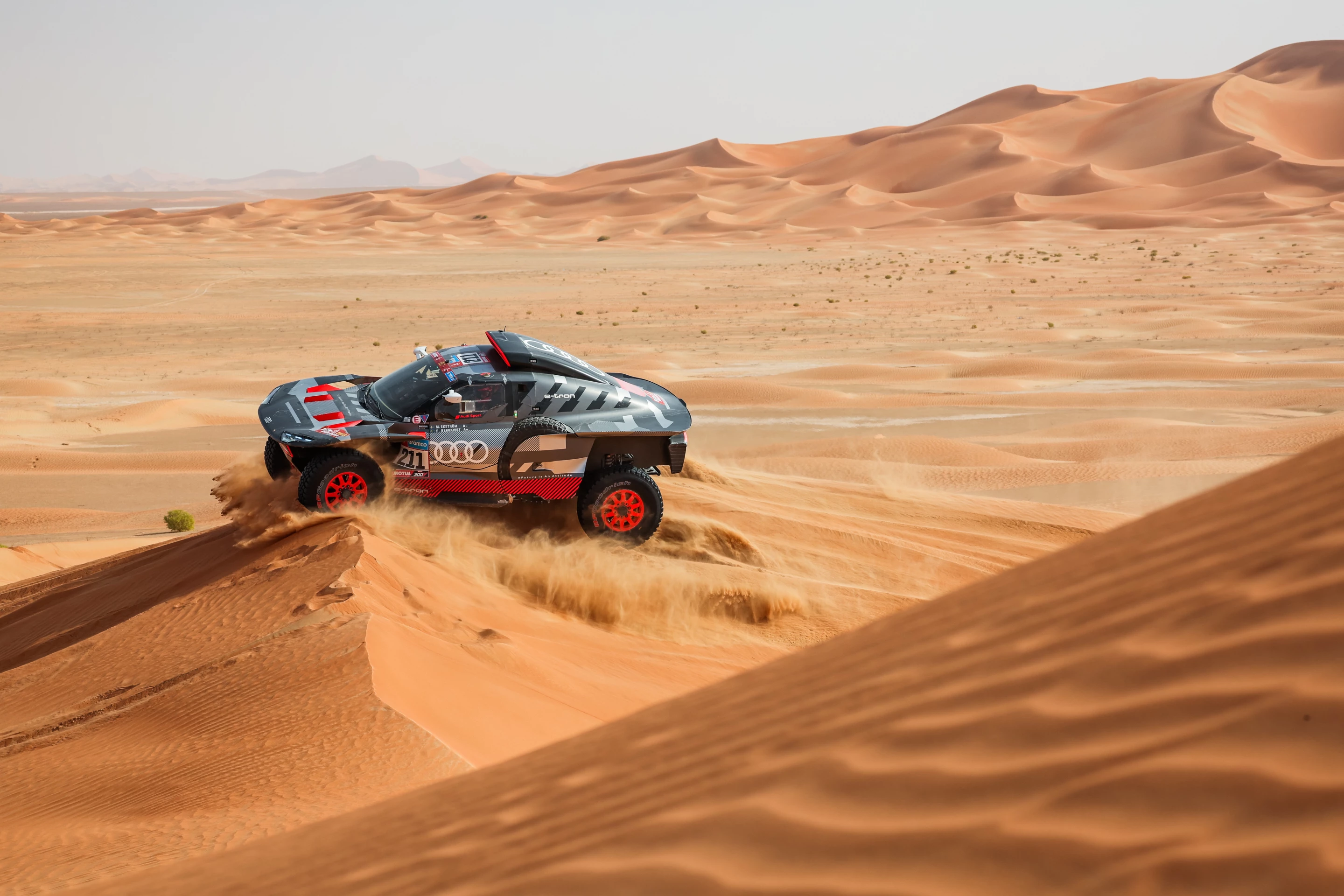 The design of the Audi electric mountain bike powered by Fantic has been inspired by the RS Q e-tron E2 Dakar racer