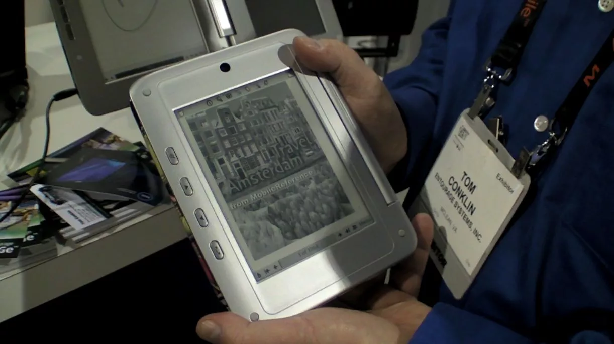 Getting to grips with the Pocket eDGe at CES: the e-Reader display