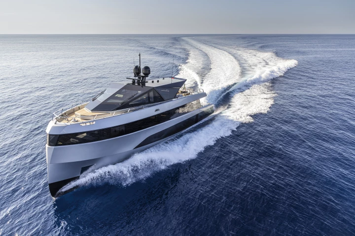 The wallywhy200's high-performance hull reportedly allows the vessel to cut through waves with ease while maintaining a horizontal position
