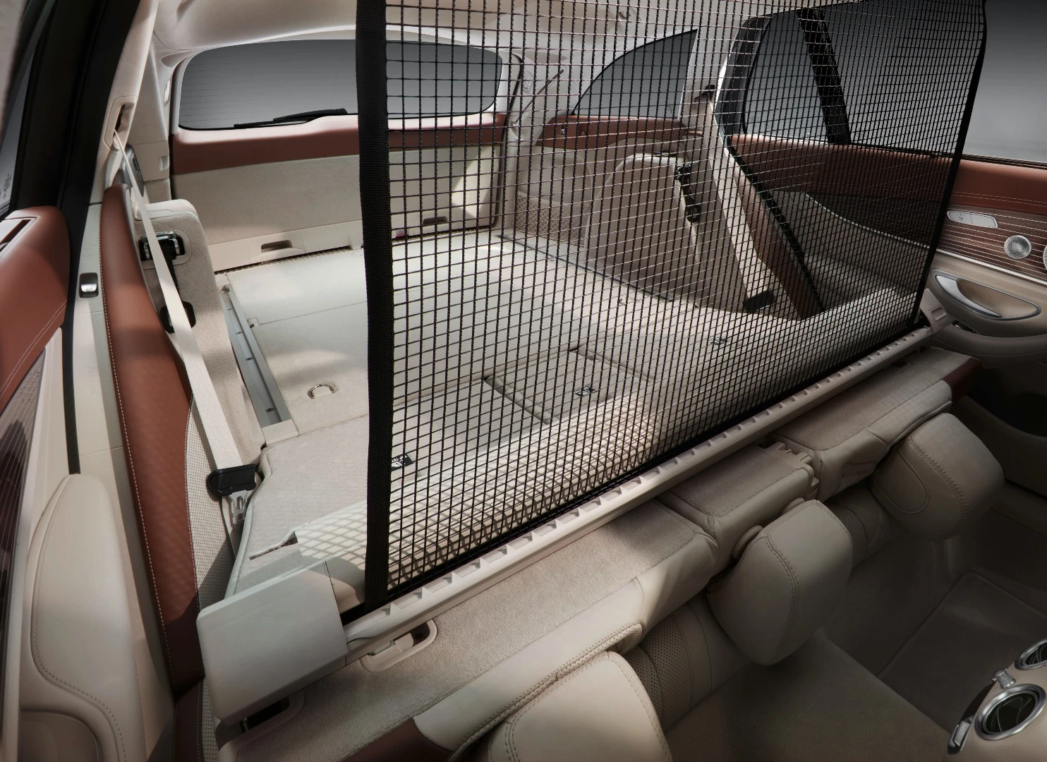 The load net makes the E-Class like a luxurious miniature van