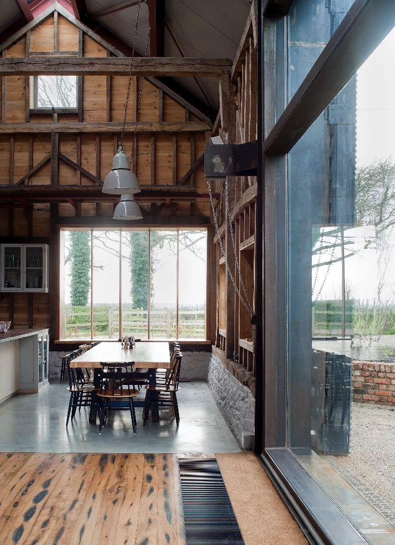 The renovation process took over two years, being fully completed in 2015, and resulted in a remarkable work of luxury residential architecture