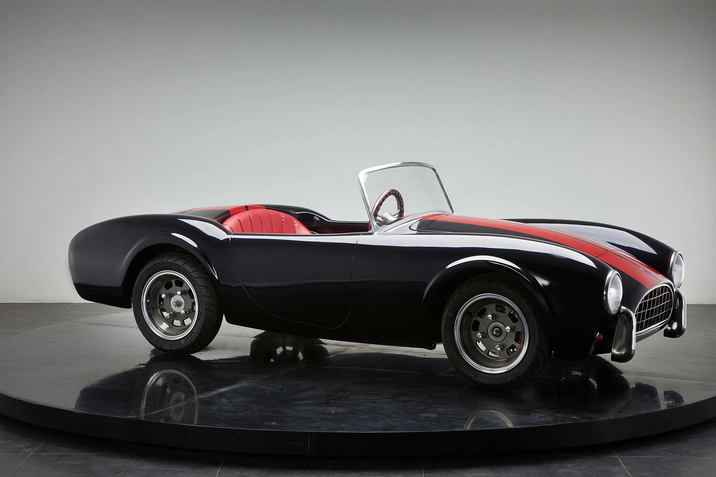The ex-factory retail prices for the Cobra 289 is £7,999, US$12,399 or €11,299 depending on the customer 's preferred currency, with shipping costs on top of that
