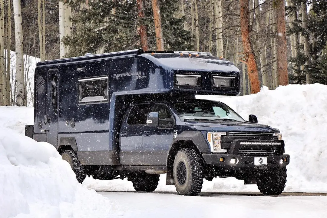EarthRoamer has designed the XV-LTS to be an all-season machine
