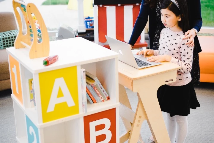Jaswig has created a Kickstarter campaign to bring the StandUp desk to market