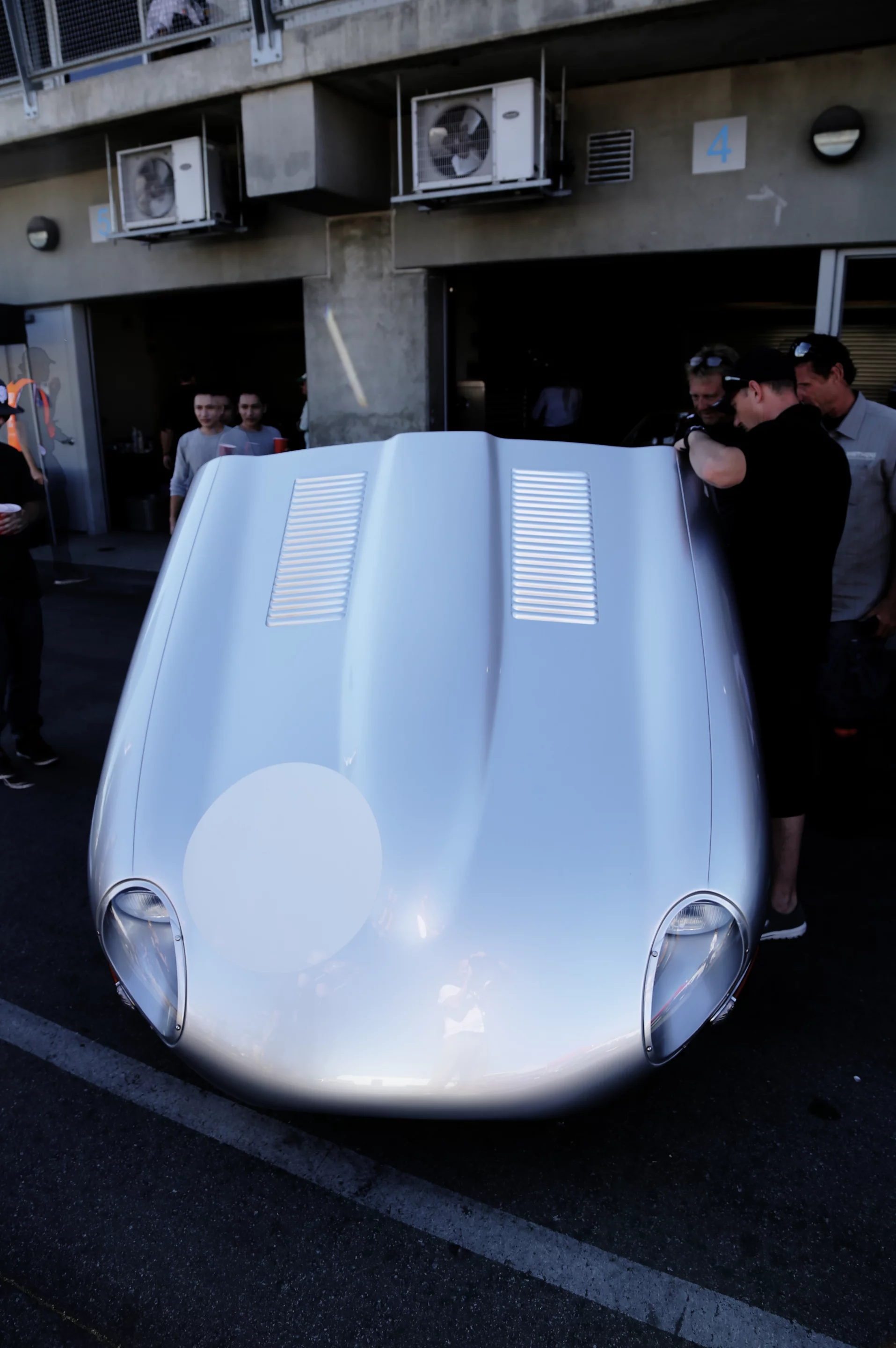 The E-type's hood, undoubtedly one of the most recognizable in the world (Photo: Angus MacKenzie/Gizmag.com)
