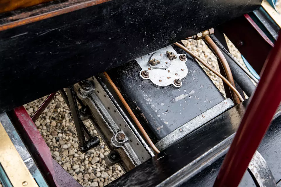 The Panhard 1901 7hp with floorboards up