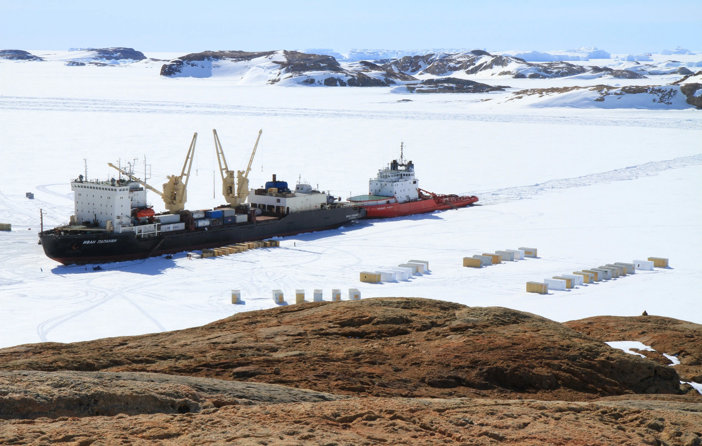 Bharathi is located on a peninsula in the Larsmann Hills section of northeast Antarctica (Photo: bof artchitekten)