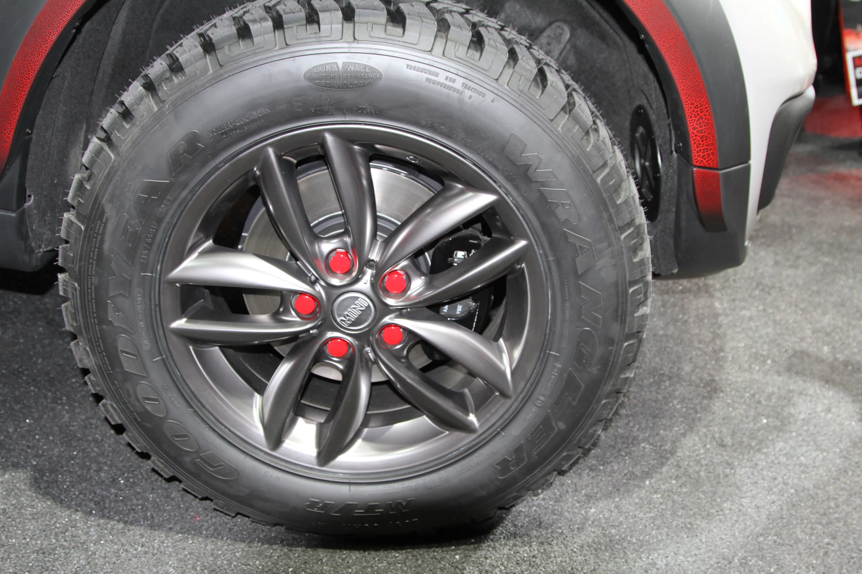 The Mini Beachcomber Concept feature run flat-tyres