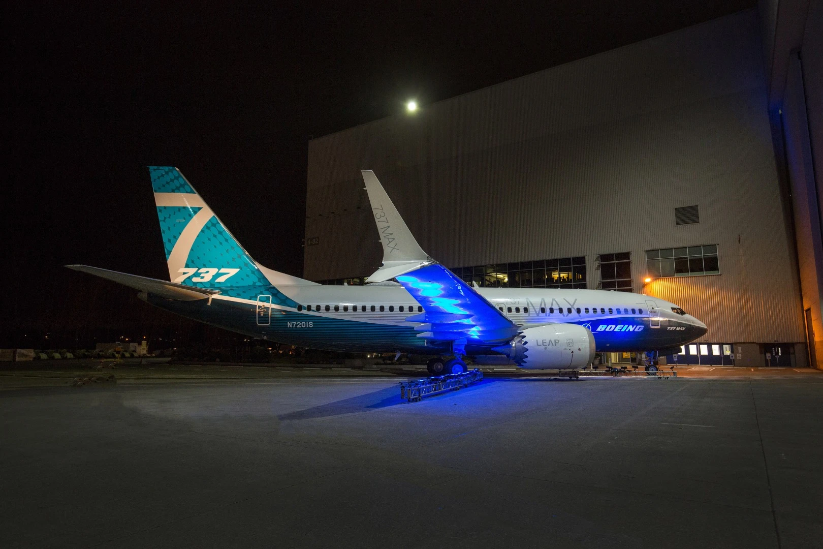 Side view of the 737 MAX 7