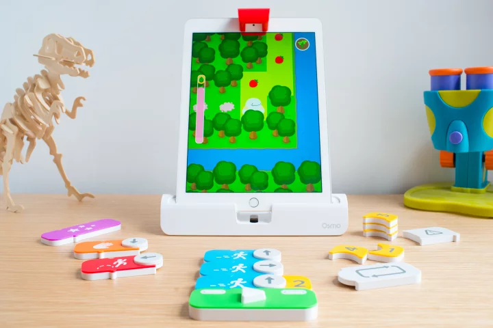 We had fun playing with the Osmo Coding iPad game which teaches kids about logic and problem solving