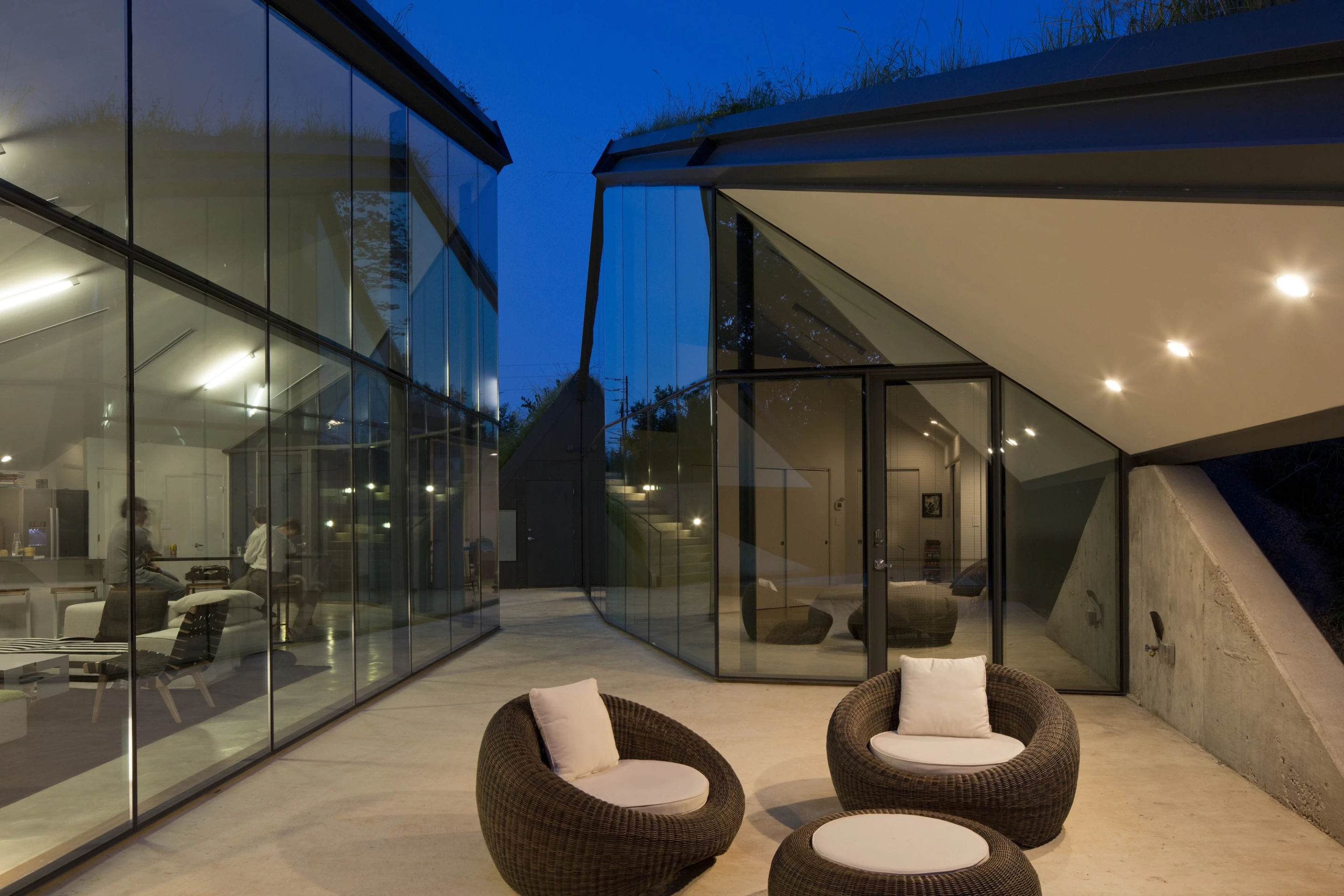 The patio area of Edgeland Residence