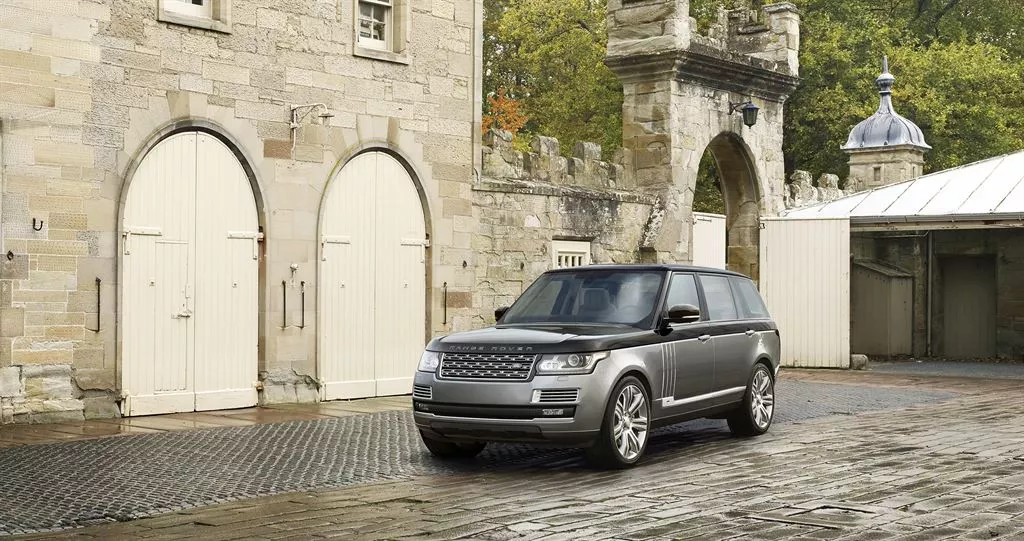 The Range Rover SVAutobiogaphy has an ZF eight-speed flappy-paddle gearbox