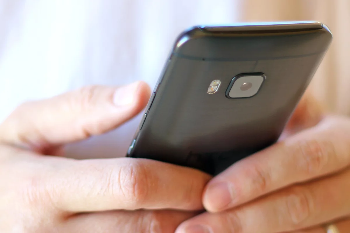 Gizmag reviews HTC's incremental – but still solid – 2015 flagship, the HTC One M9 (Photo: Will Shanklin/Gizmag.com)