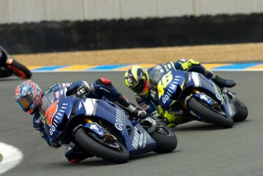 Valentino Rossi catching his team-mate Edwards