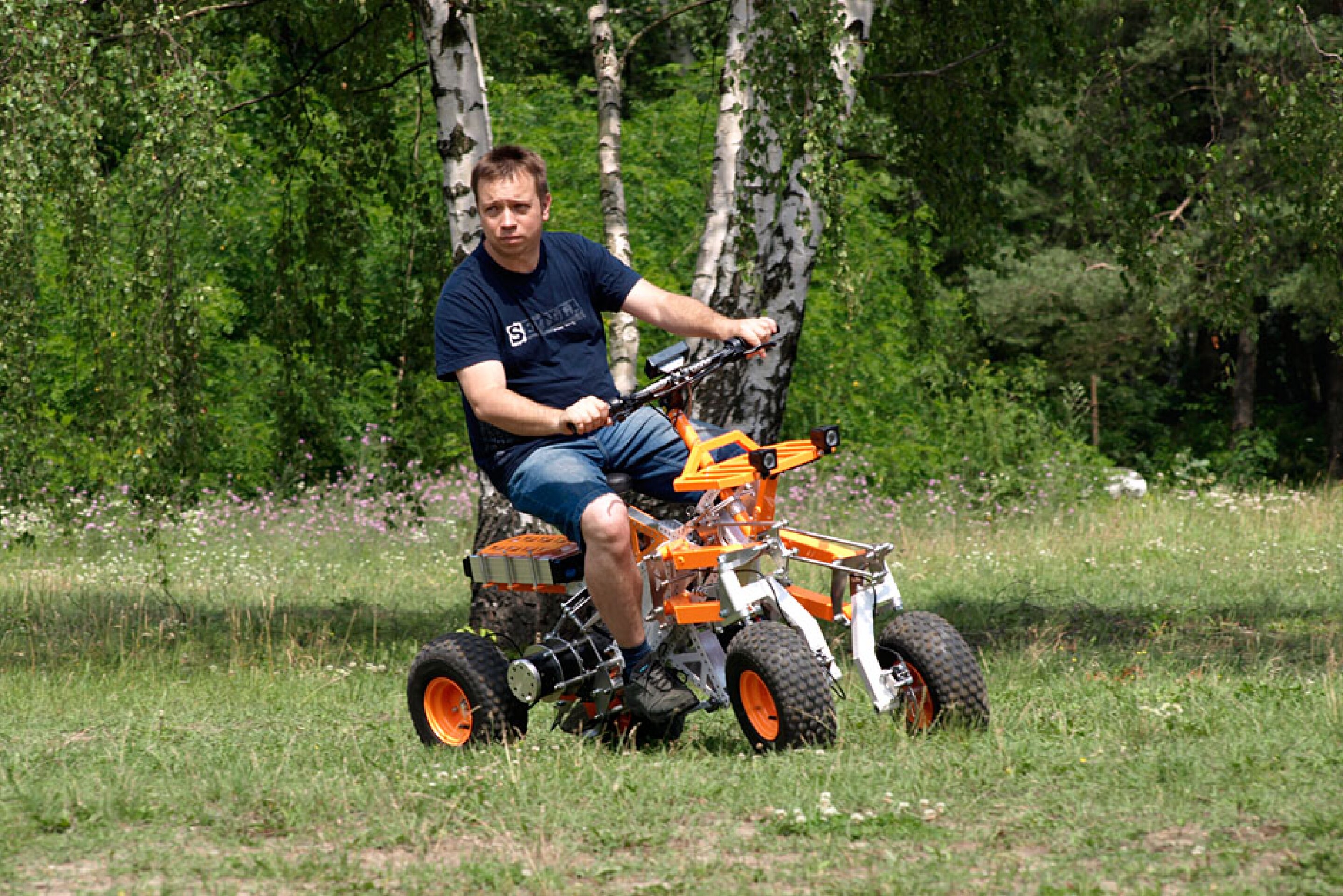 Tilting electric quad gets menacing offroad big brother