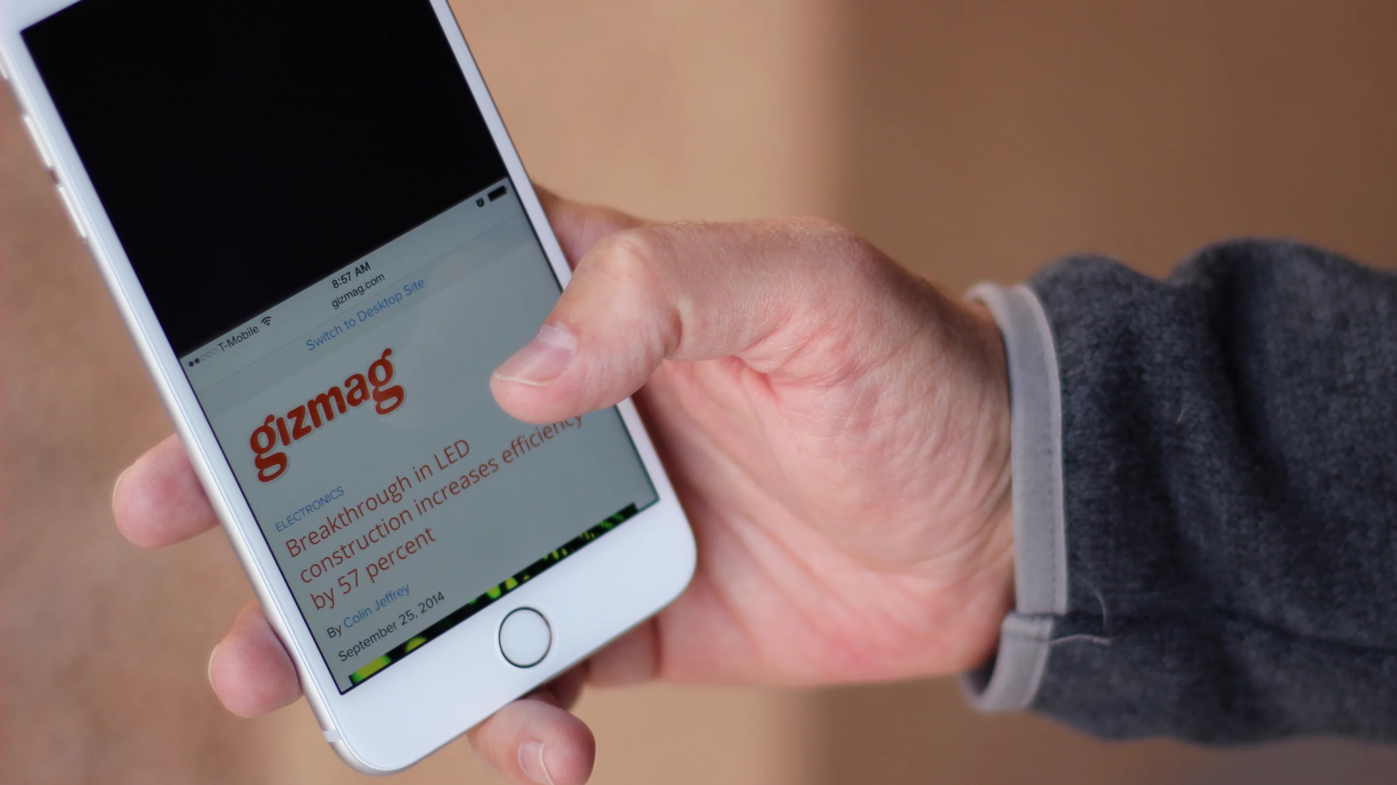Reachability is Apple's one-handed mode: double-light-tap the Touch ID sensor to slide the top of the screen down (Photo: Will Shanklin/Gizmag.com)