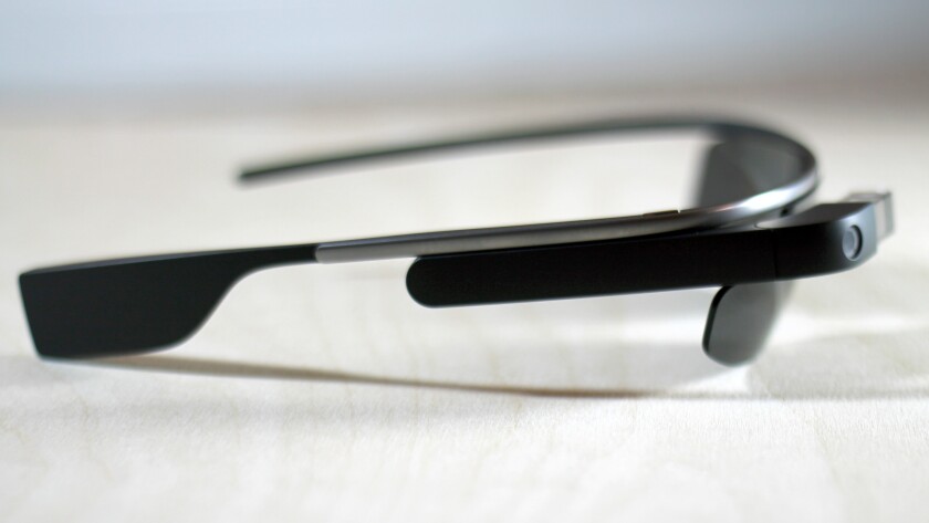 Glass' right side is used as a trackpad