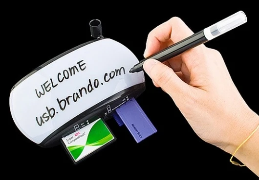 The Brando USB Moody Card Reader with Erasable Memo Pad(Images: Brando)