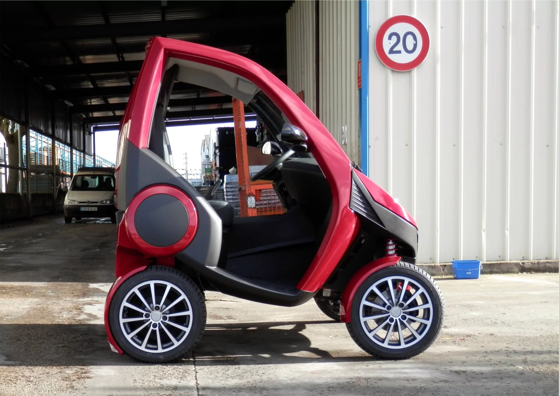 The Casple-Podadera open concept vehicle sans pivoting door