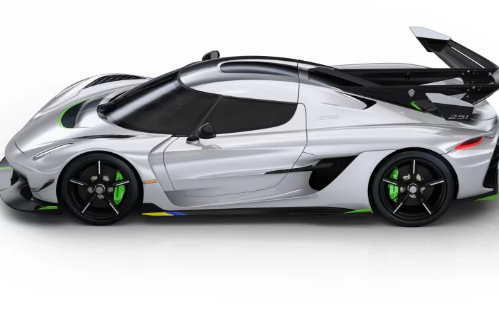 A massive reverse-boomerang rear wing and squashed motorcycle helmet cabin are the Jesko's design signatures