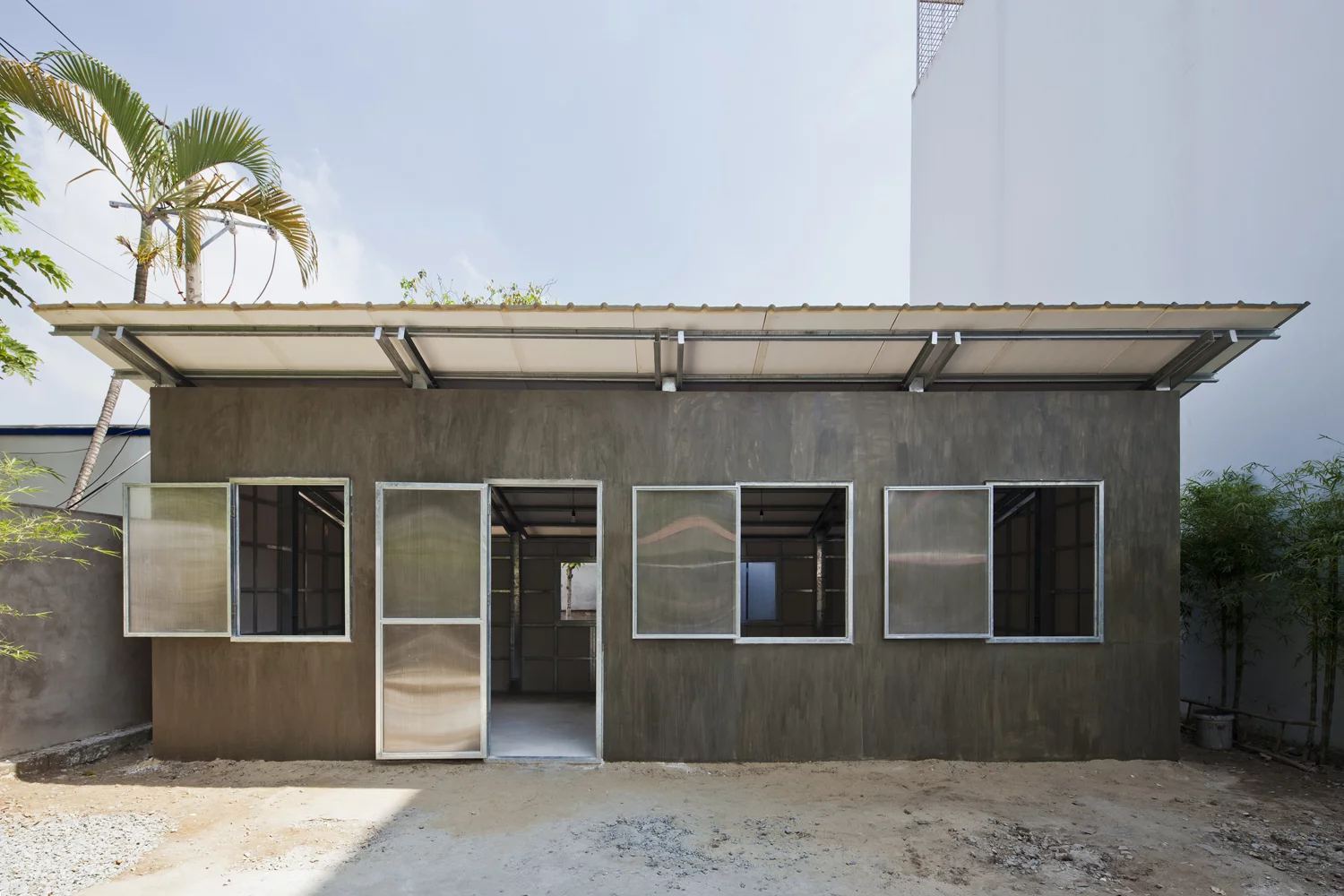 Like its predecessor, the S House 3 features a small gap between its roof and walls to encourage ventilation, and several operable windows (Photo: Hiroyuki Oki)
